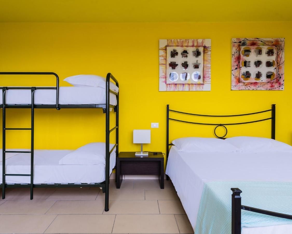 Eliopoli Beach Hostel & Restaurant Tirrenia Exteriér fotografie