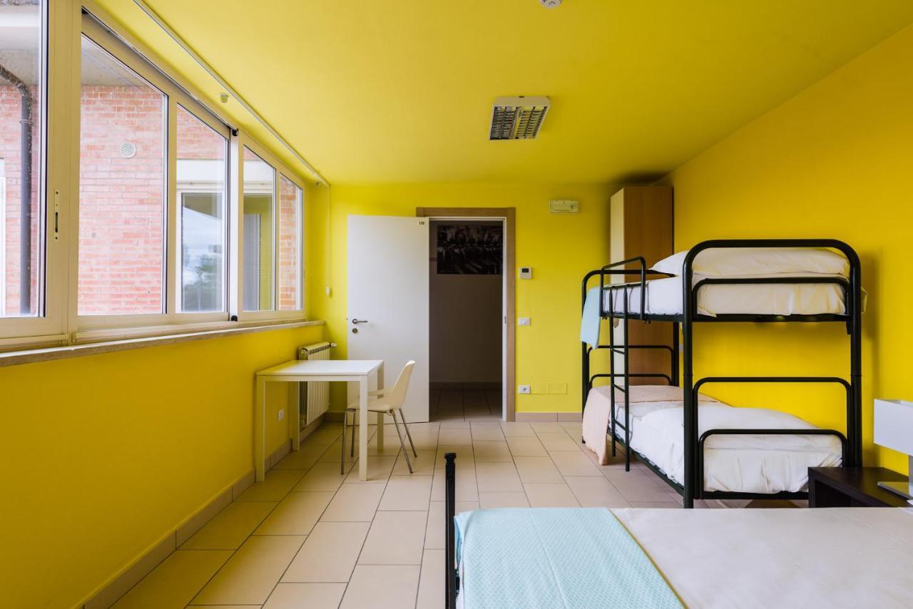 Eliopoli Beach Hostel & Restaurant Tirrenia Exteriér fotografie