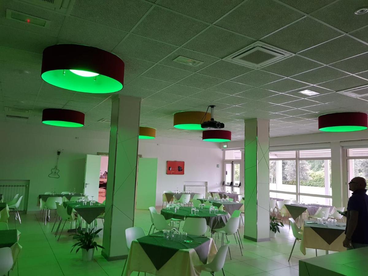 Eliopoli Beach Hostel & Restaurant Tirrenia Exteriér fotografie