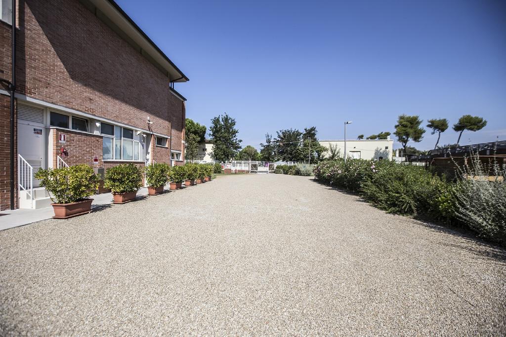 Eliopoli Beach Hostel & Restaurant Tirrenia Exteriér fotografie